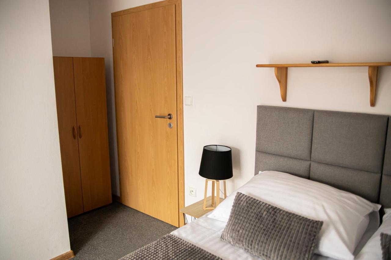 Tatrzanskie Spanie Pokoje Goscinne Poronin Exterior foto